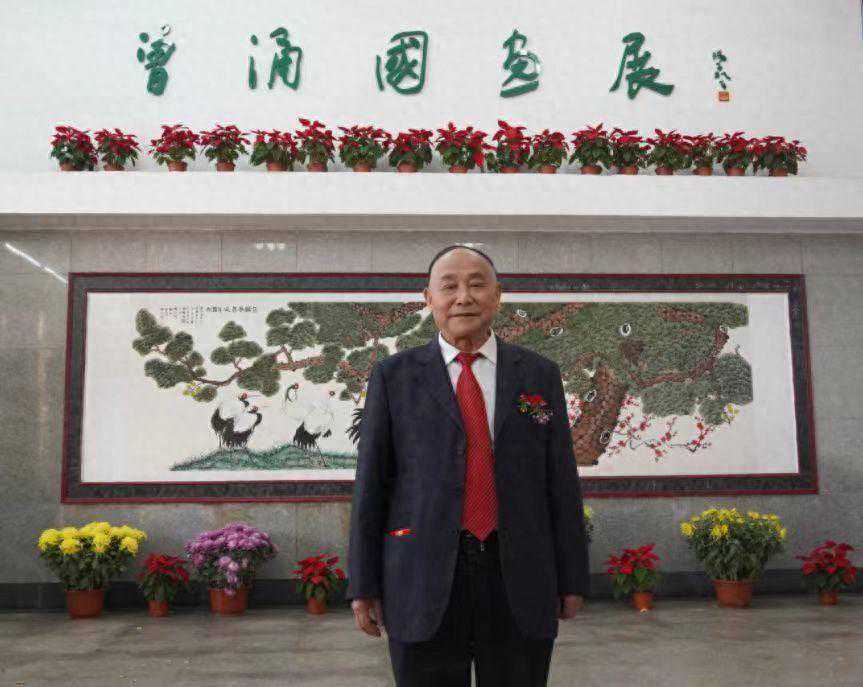 兑现30年前小目标，80岁农民企业家办个人国画展