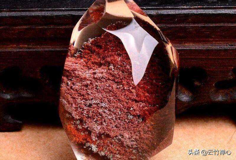 托帕石是水晶吗？两者有无区别