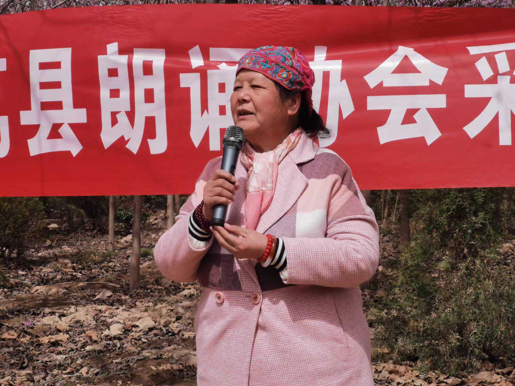 精美吊坠：玉锁