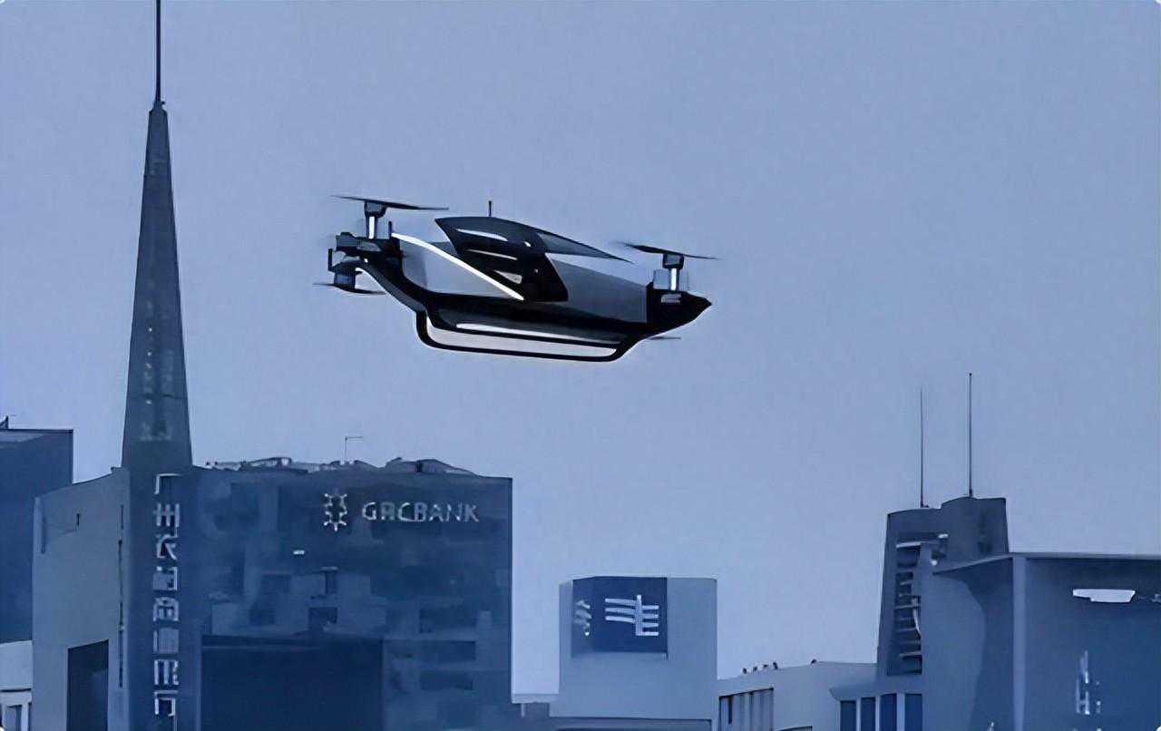 小鹏飞行汽车广州首飞，网友热议未来交通！