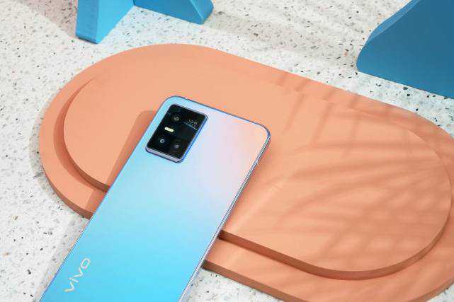 中秋小长假将至，这几款手机、充电器、平板成出游必备