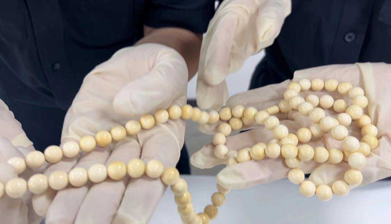 天津邮局海关查获象牙手串