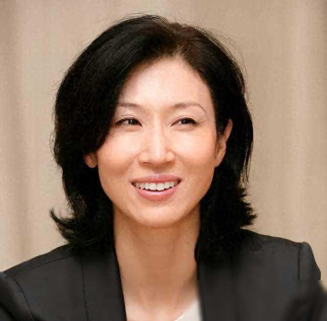 “亚洲最贵离婚案”，被丈夫小三公开羞辱，设局隐忍11年拿走百