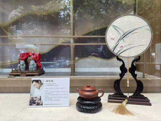 宜兴紫砂名家作品亮相上海