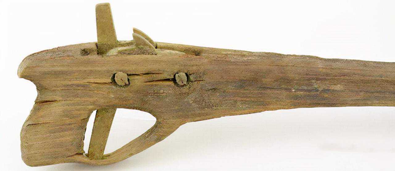 1973年，湖北发现弩机，到现在有1700年