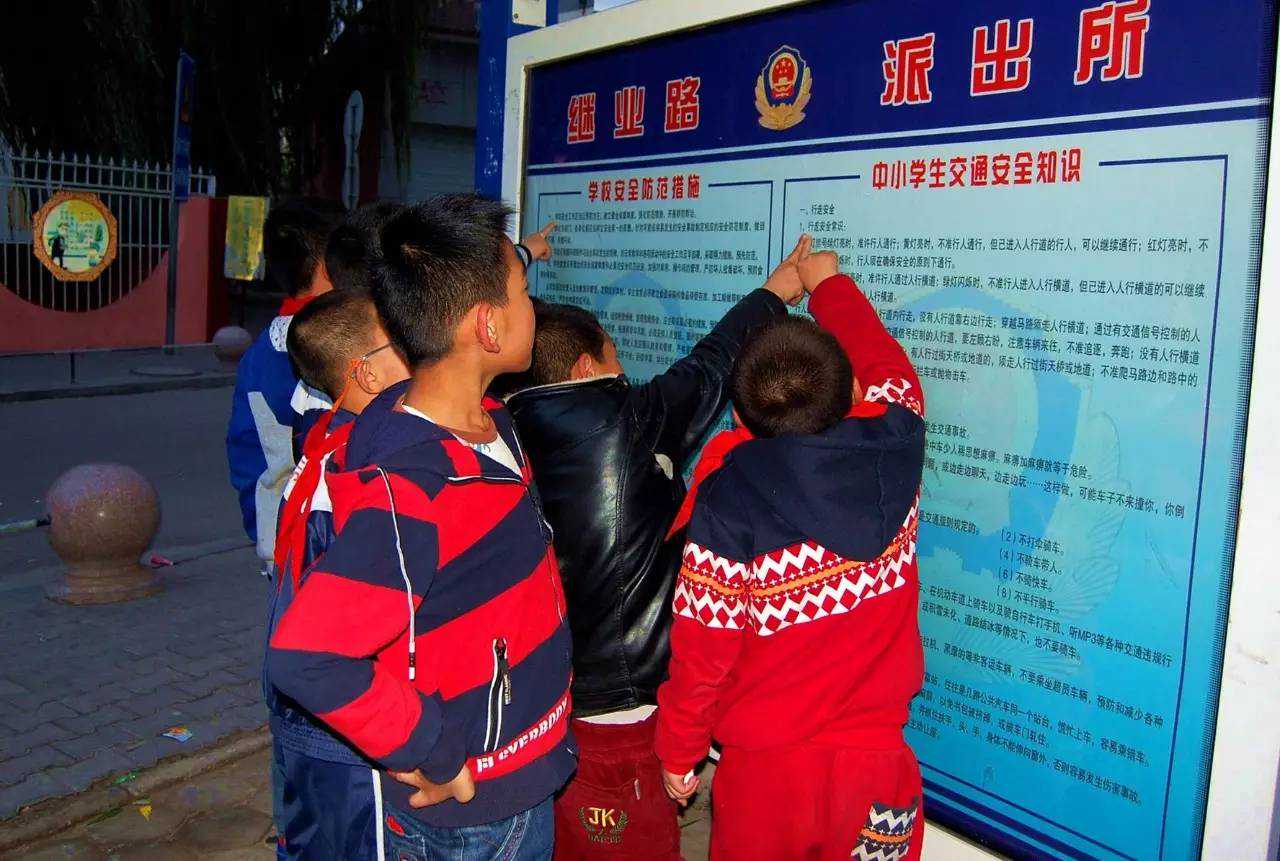 速 递｜神木藉画家侯廷峰向县博物馆捐赠书画作品