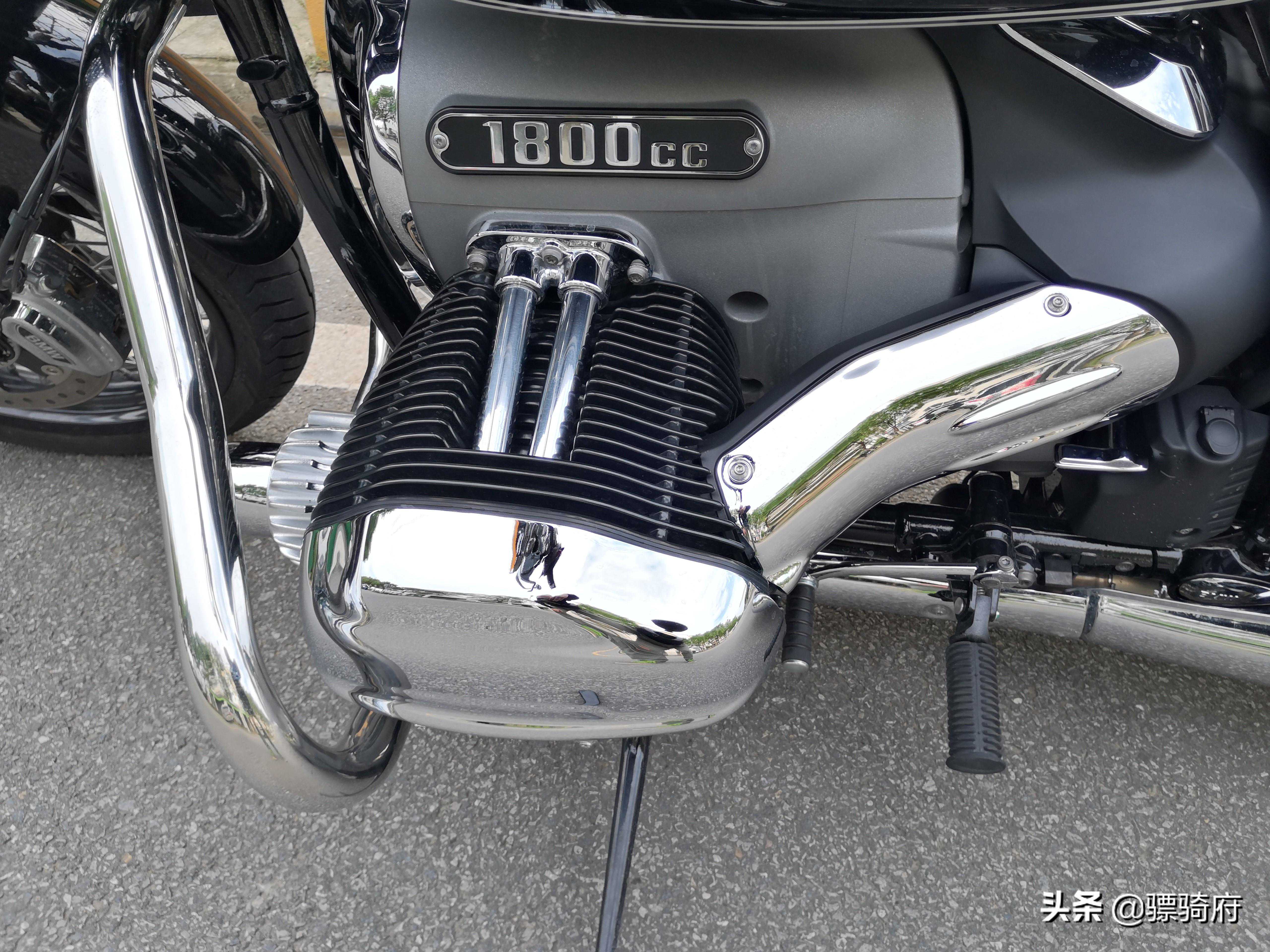 能买辆日系中级轿车的宝马R18骑起来是个啥味儿