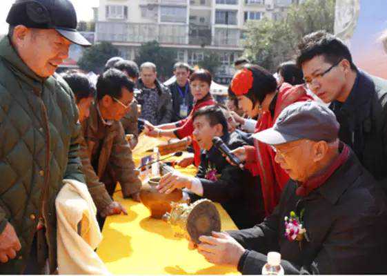 尊宝世界官网鉴定古董字画瓷器 鉴宝古币奇石玉器