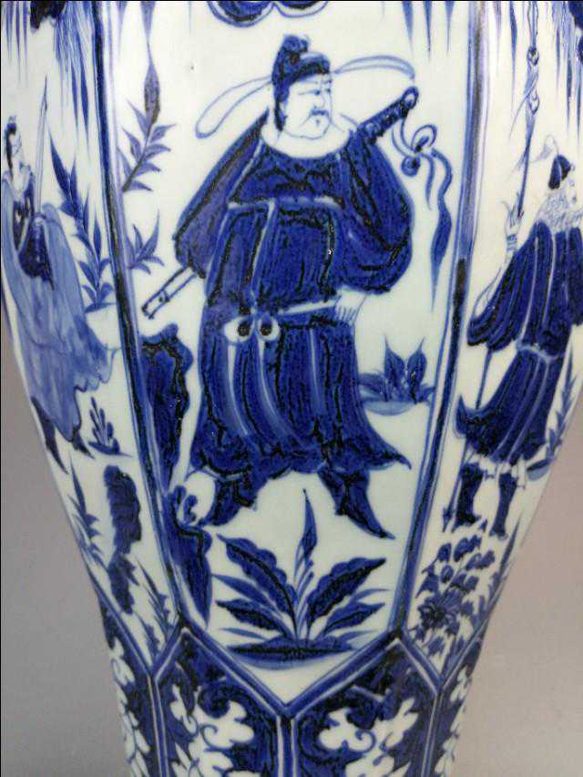 元青花之人物八棱带盖梅瓶