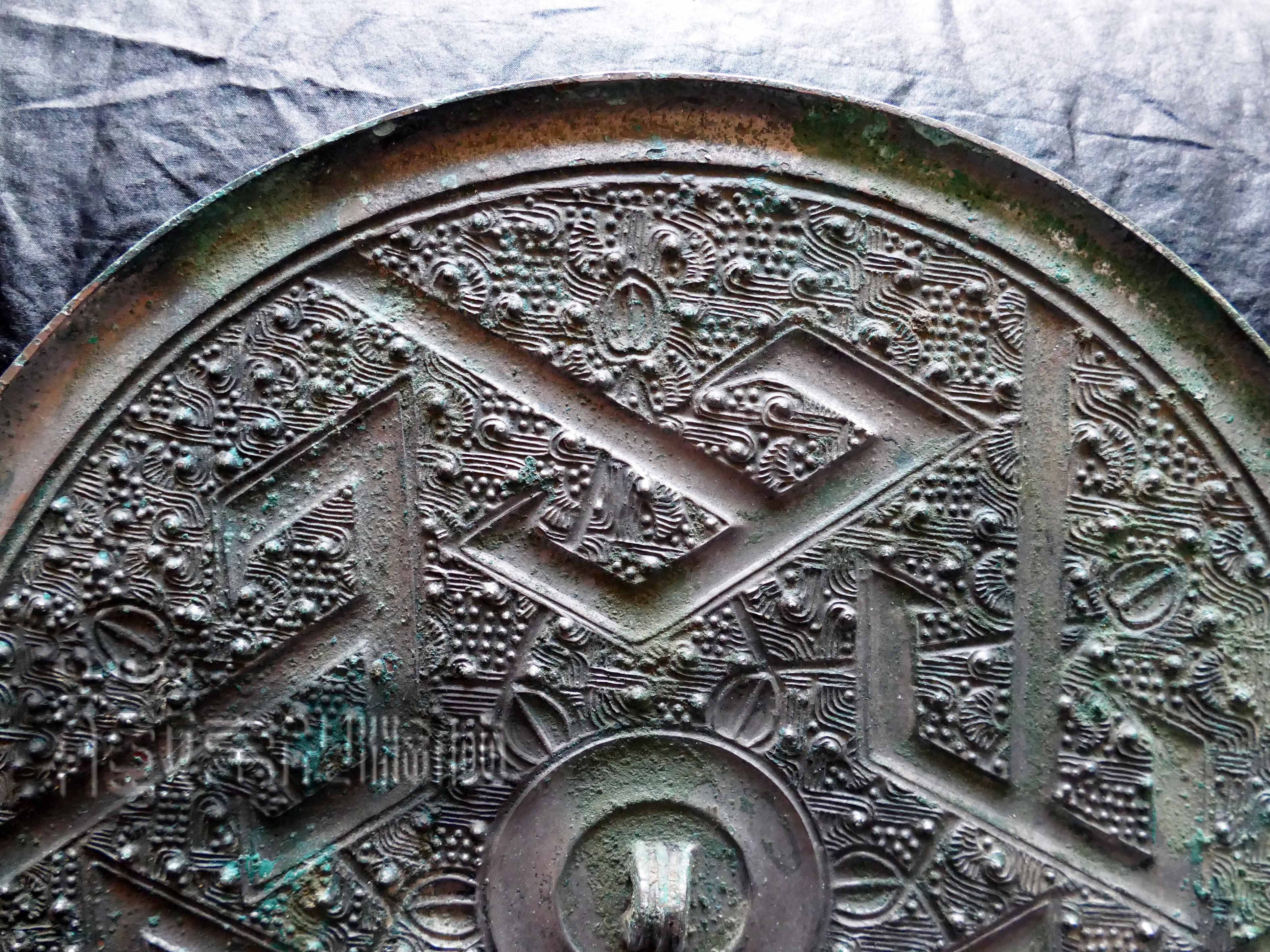 首发最大之《战国六山纹超大铜镜》鉴赏