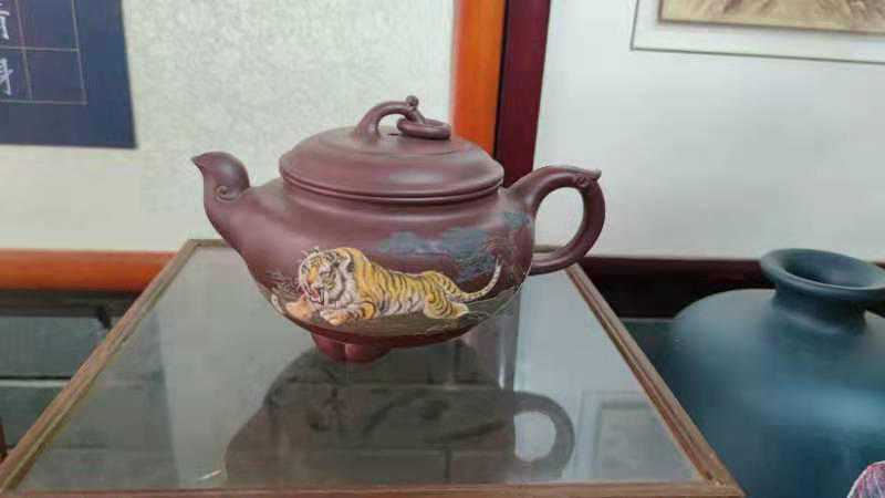 茶话紫砂｜紫砂壶上“画”老虎