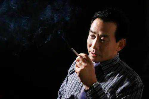 赵英水：笔墨未到气已吞，留下“光辉的脚印一串串”