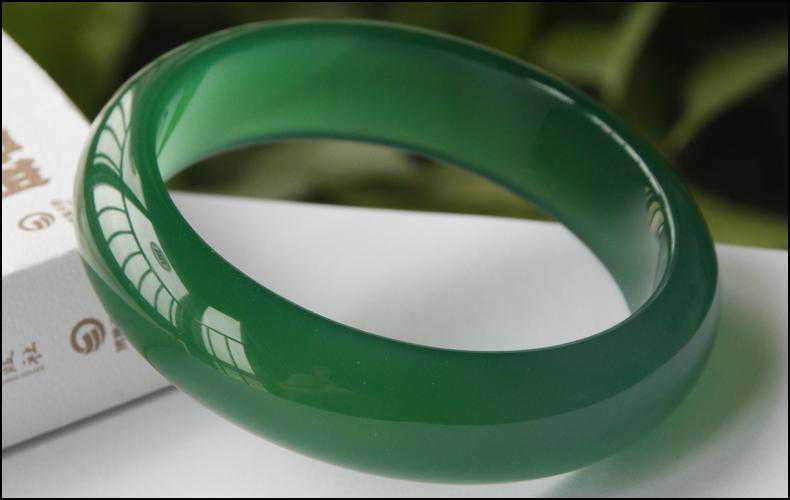 让收藏家痴迷的绿玉髓，绿玉髓价值如何？