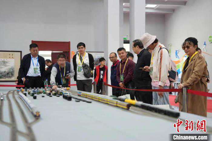 第二届中国铁路文化收藏暨集邮展在陕西宝鸡开幕