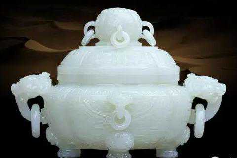 为什么和田玉收藏有“一器、二镯、三牌、四把件、五挂件”的说法