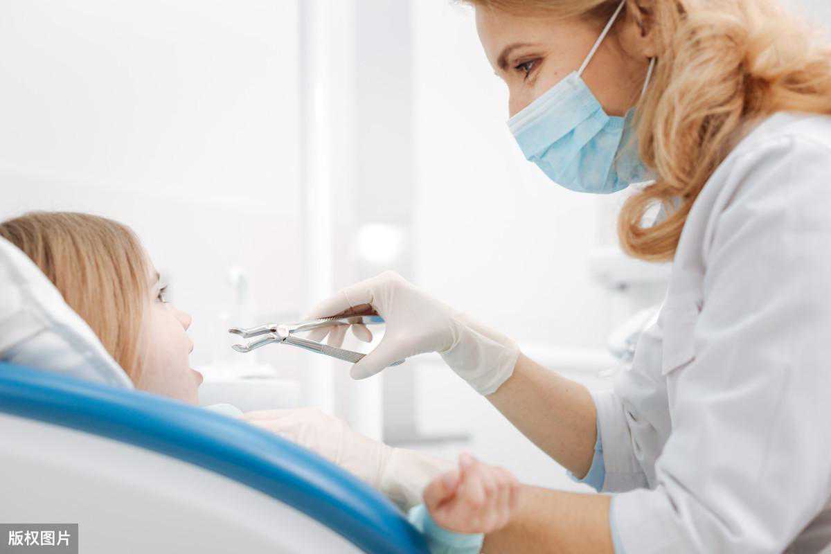 牙痛要命！智齿冠周炎的4点危害与3点治疗，一次讲清楚，记得收藏