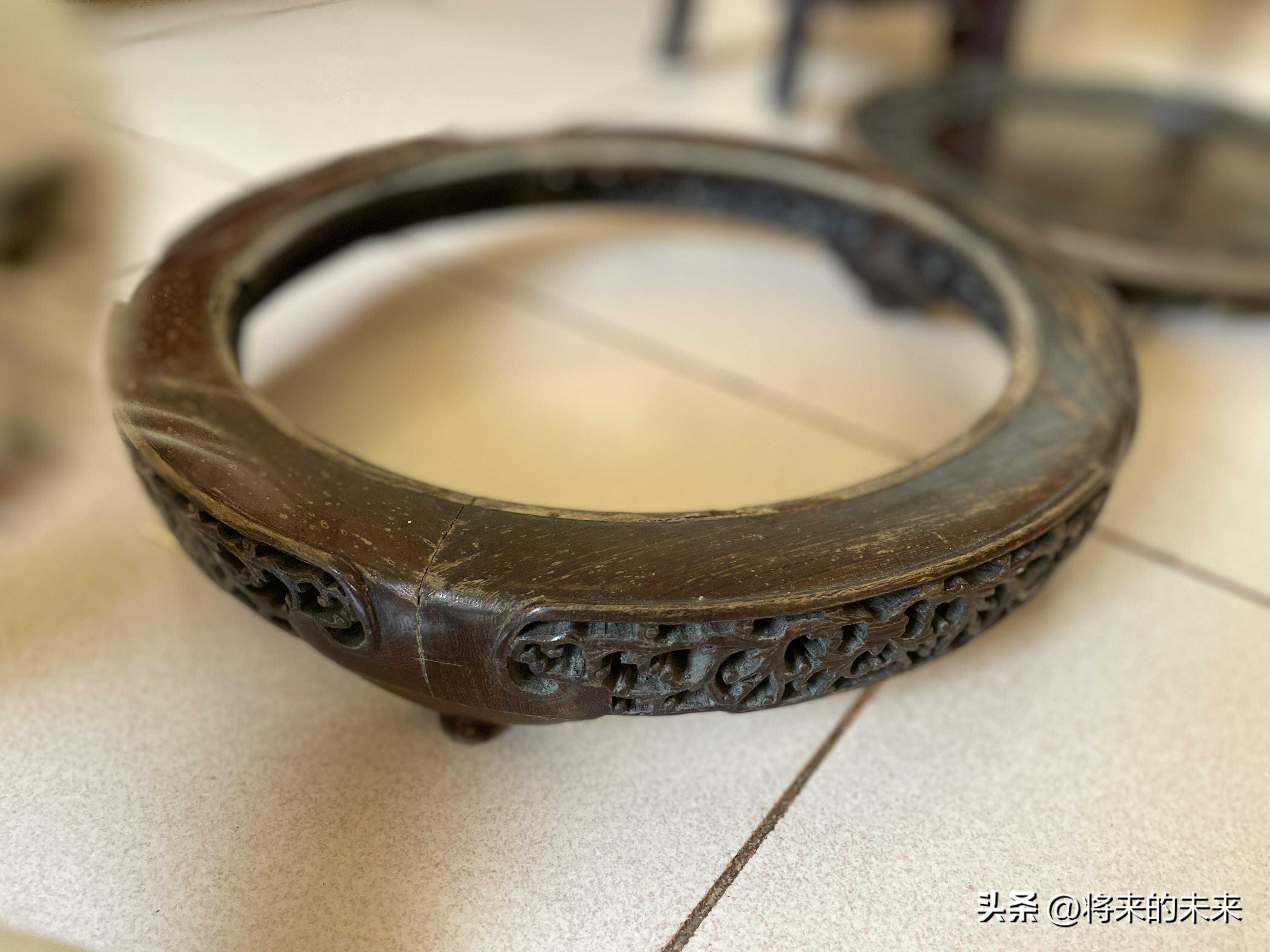 北京富人区“捡宝”，捡了两件古董，有人出200没卖