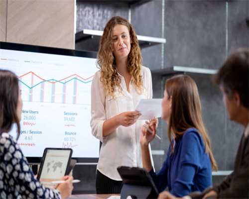 夏季防晒措施做得足足的是不够的，你应该做到远离感光食物，收藏