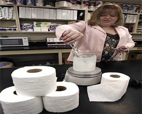 娄底：翰墨飘香送春联 龙行龘龘迎新春